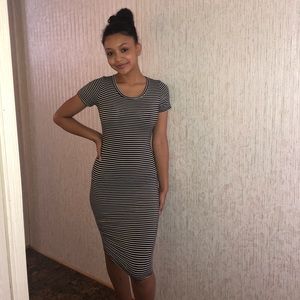 COMFY STRIPED DRESS🖤🤍